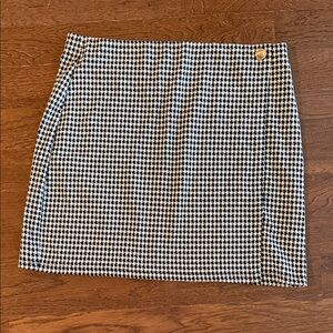 Classic Houndstooth Mini Skirt - Black & White